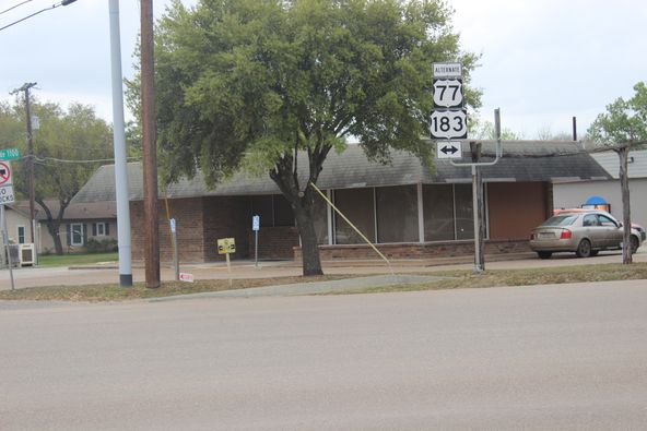 1108 N Esplanade St, Cuero, TX 77954